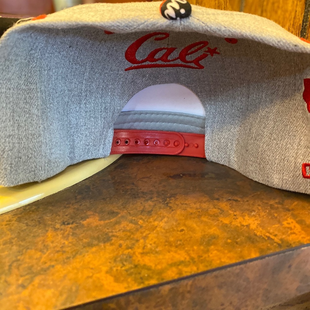 Snap back Cali hat